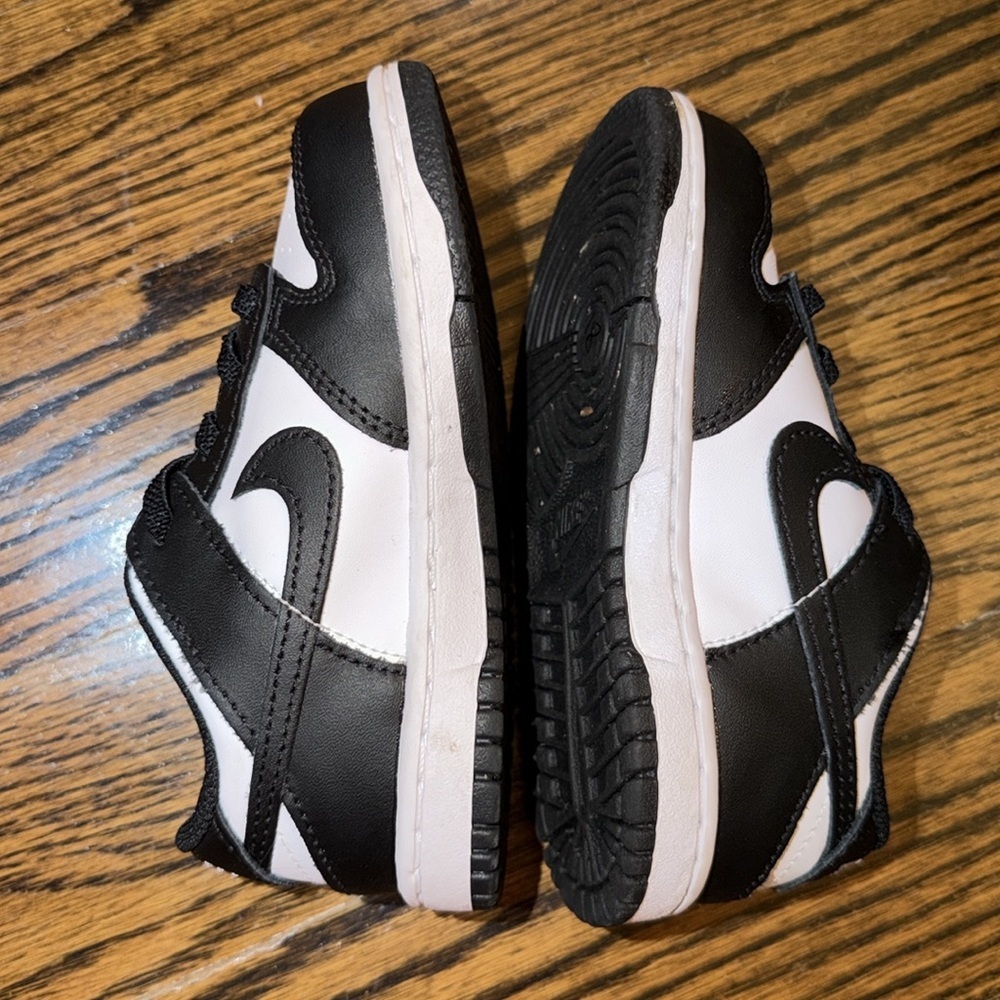 Nike Kids Black & White Low Dunk Sneakers 9C - Picture 7 of 7